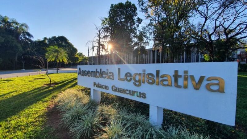 Salário inicial é de R$ 4 mil e R$ 8 mil para vagas do ensino médio e ensino superior