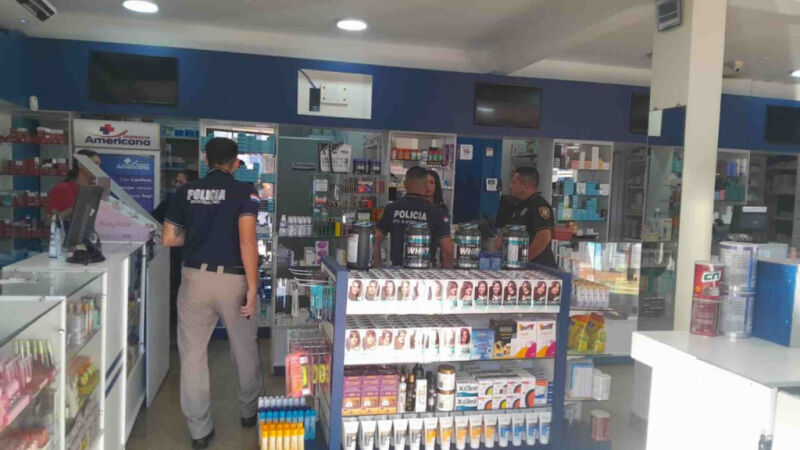 No bairro Santo Antônio, da cidade paraguaia de Pedro Juan Caballero, o crime aconteceu na altura do número 8.500, em uma farmácia da rede Americana. 