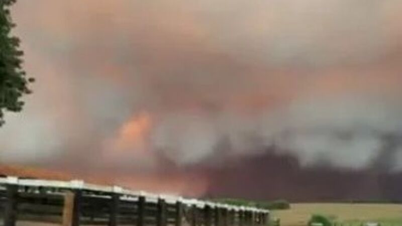 Nuvem de poeira formada em Cassilândia