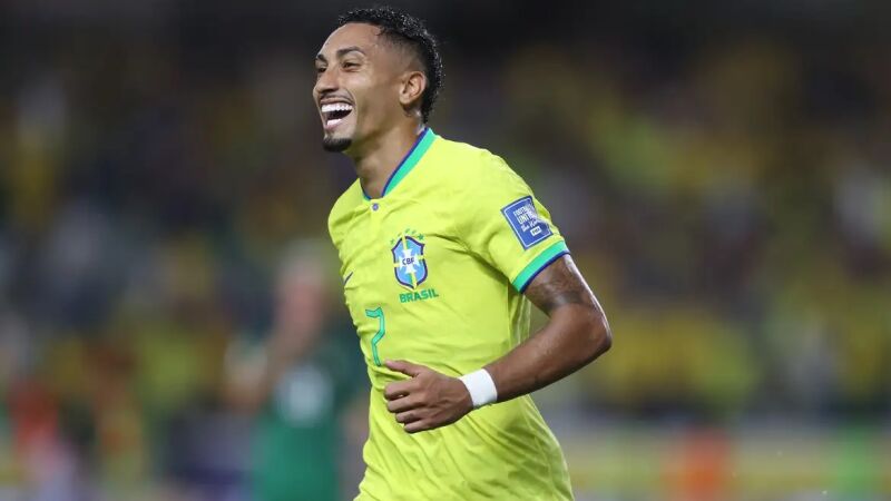 Raphinha é um dos 11 finalistas do prêmio de melhor jogador do The Best 2025