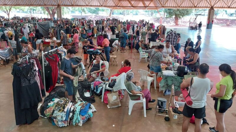 Roupa boa, bonita e barata será vendida neste fim de semana em brechó coletivo