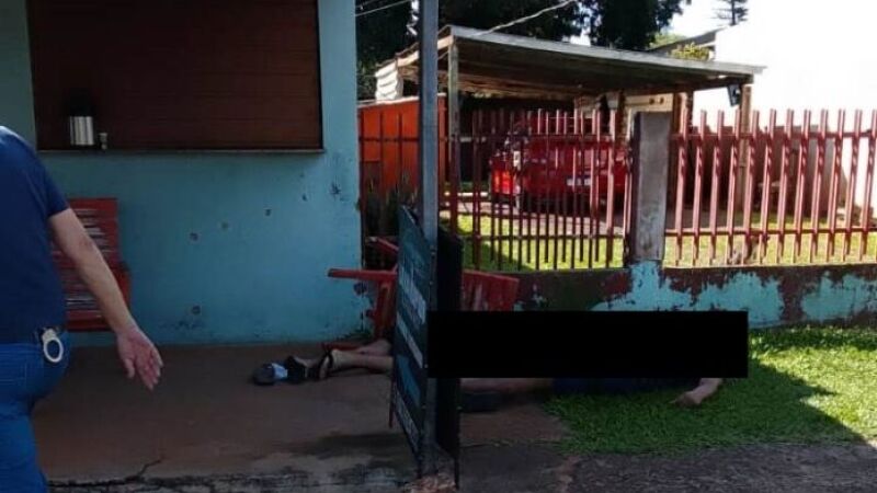 Vítimas foram alvejadas em frente a um lava-jato