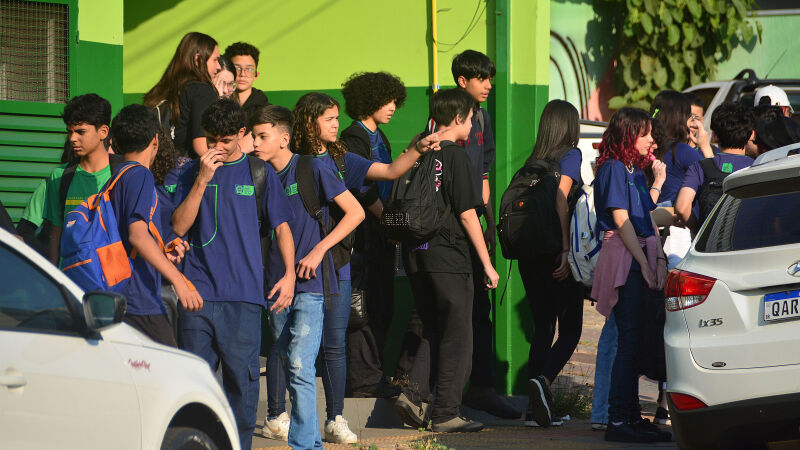 Saída de alunos em escola estadual