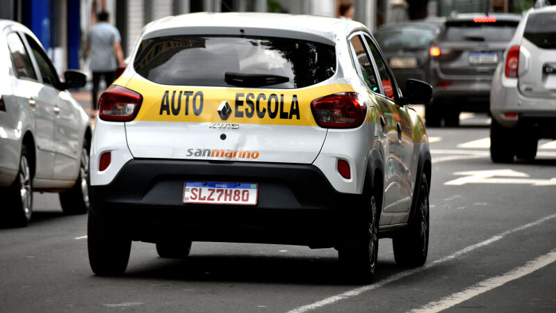 União editou medida provisória que beneficia motoristas que não cometem infrações, tirando a necessidade de pagar taxas de renovação do documento