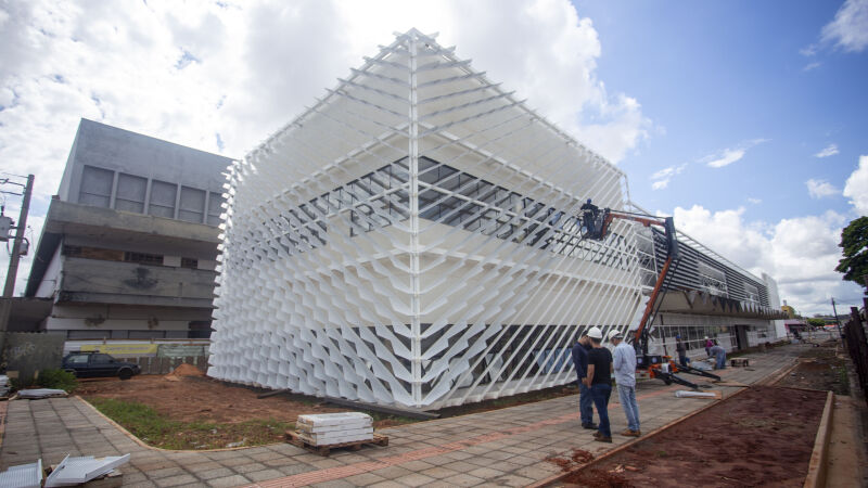 Miglioli afirma que não será possível entregar dentro do prazo previsto, final de dezembro, e o principal problema, agora, foi a parte da instalação do sistema de ar-condicionado que não foi concluída. 