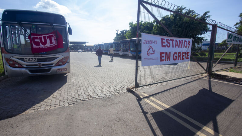 Expectativa é que ônibus voltem a circular ainda hoje em Campo Grande