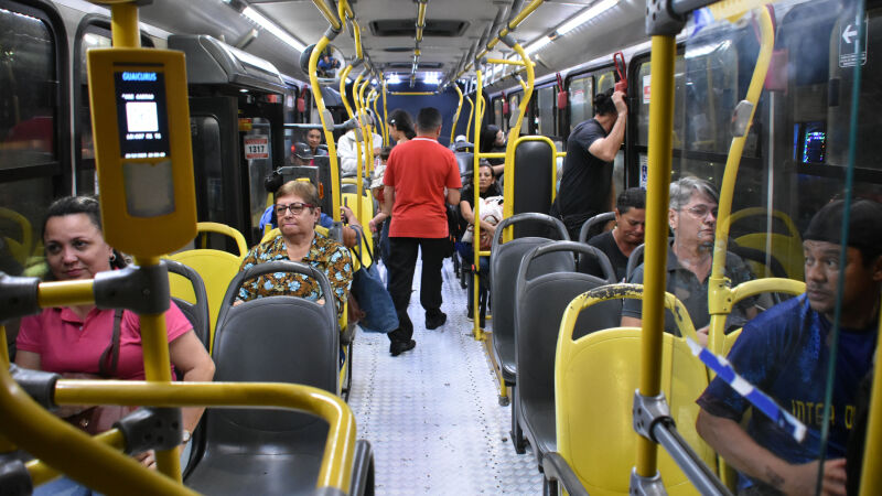 Ônibus retornaram no final da tarde de ontem e encerraram a greve de 3 dias e meio