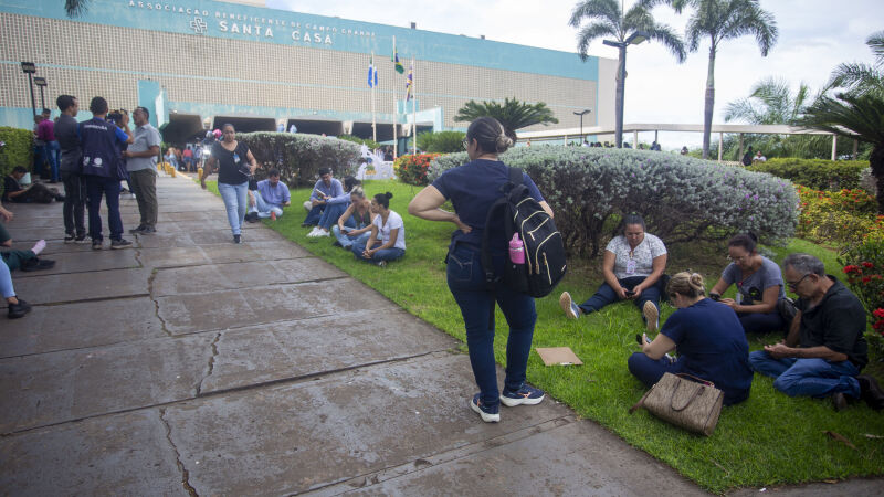Os profissionais de enfermagem, limpeza e copa da Santa Casa reivindicam pelo pagamento do 13&ordm; salário