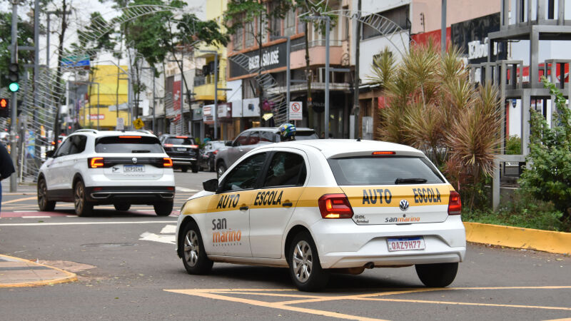 Na semana passada, o Departamento Estadual de Trânsito de Mato Grosso do Sul (Detran-MS) divulgou que habilitou a primeira pessoa pelo CNH do Brasil, no entanto, segundo o órgão, o motorista fez parte de projeto-piloto e não teve todos os descontos