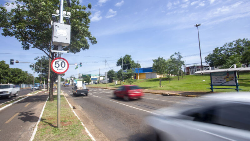 Alguns trechos já contam com radares aplicando multas e outros ainda estão em período educativo