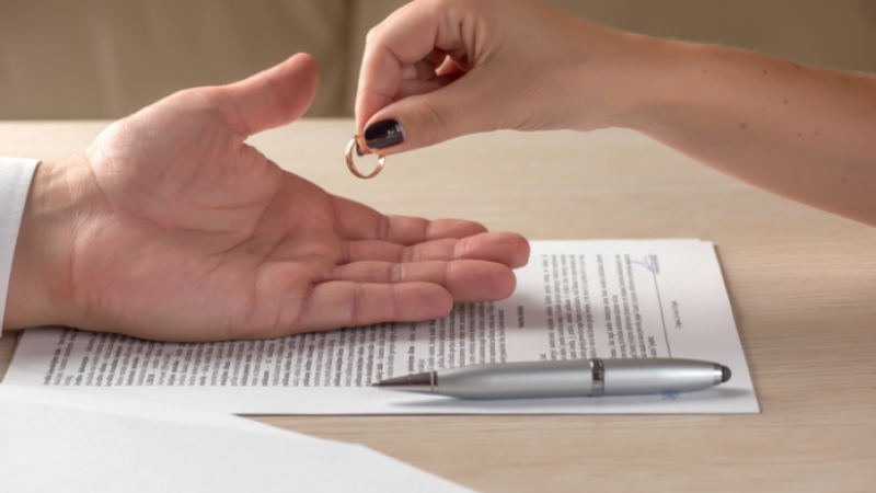 Mesmo em queda, taxa de divórcio se mantém alta no Estado