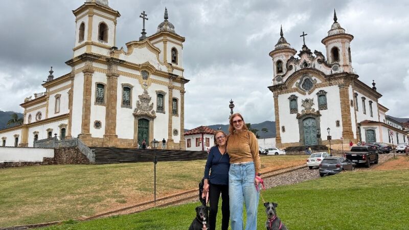 Pet B+: Mariana (à dir.) em passeio com a família na Rota da Estrada Real (MG) Crédito da imagem: Arquivo pessoal