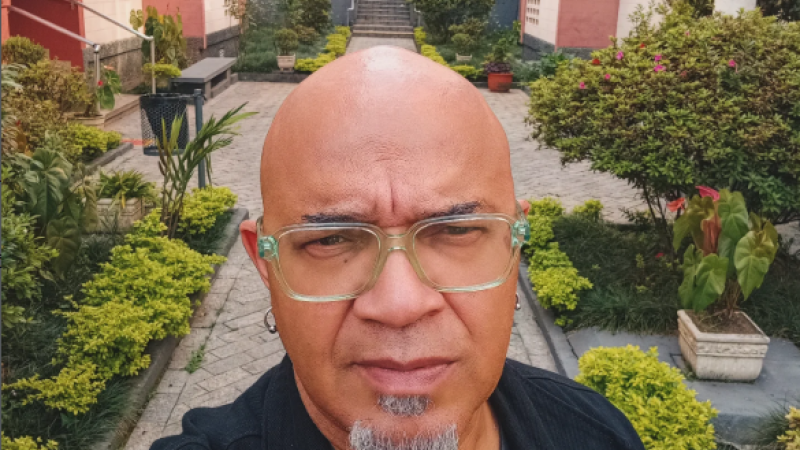 Clemente Nascimento, das bandas Inocentes e Plebe Rude, teve um mal-estar momentos antes de subir ao palco no Bosque Expo