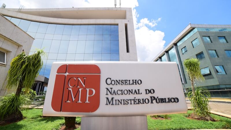 Denúncia contra licitação para alguel de iphones foi feita em agosto, mas resposta só chegou depois que o certame está concluído