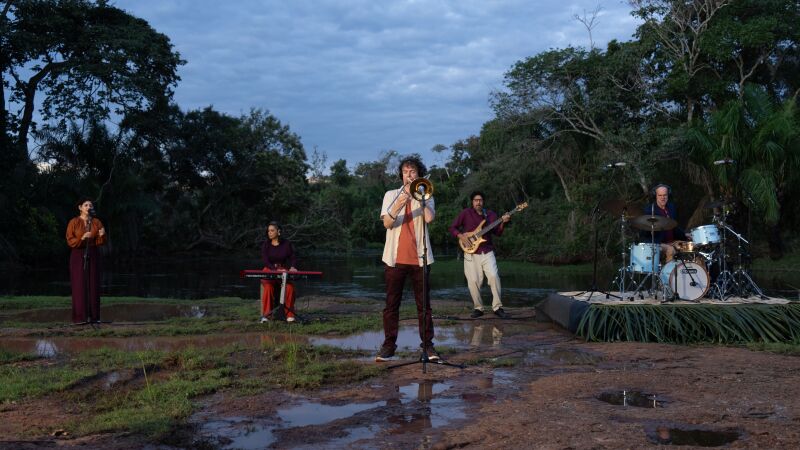 A partir da esquerda, Bianca Bacha, Ana Ferreira, Ryan Keberle, Gabriel Basso e Sandro Moreno