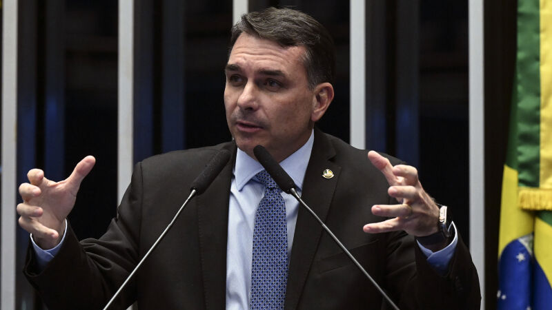 O senador Flávio Bolsonaro (PL-RJ) não é um consenso entre os três grupos bolsonaristas do Estado