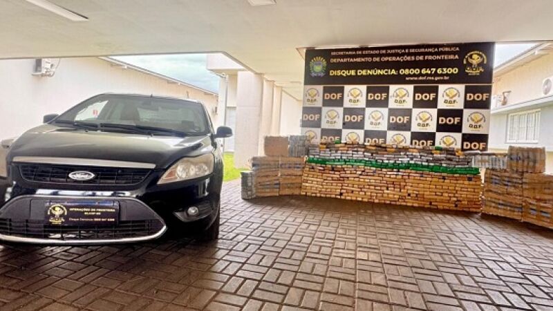 Policiais apreenderam 721 kg de maconha em carro roubado