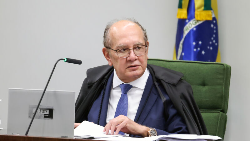O ministro Gilmar Mendes determinou que só a PGR pode pedir impeachment de magistrados do STF