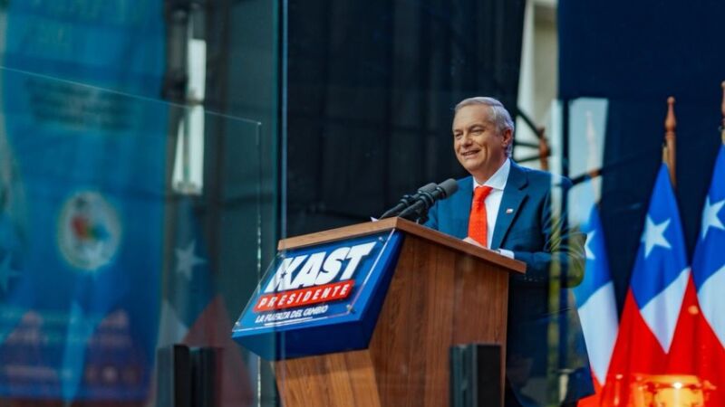 A apuração ainda estava em andamento e o presidente chileno e a candidata derrotada já ligaram para Kast aceitando a derrota 