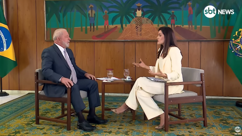 Depois de participar de evento de inauguração do jornal, o SBT News exibiu entrevista com o presidente Lula nesta segunda-feira