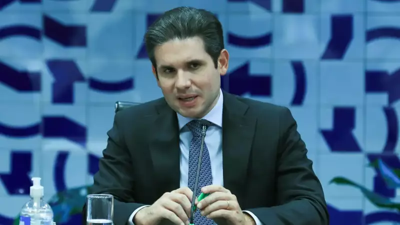 A nota Hogo Motta contesta a pertinência da operação que foi autorizada pelo ministro Flávio Dino, do Supremo Tribunal Federal