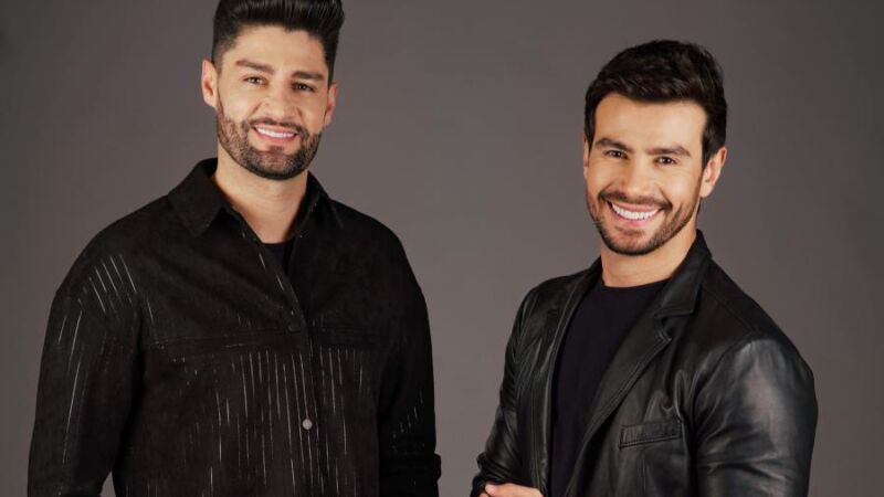 Munhoz e Mariano deram bebida alcoólica a adolescente em palco