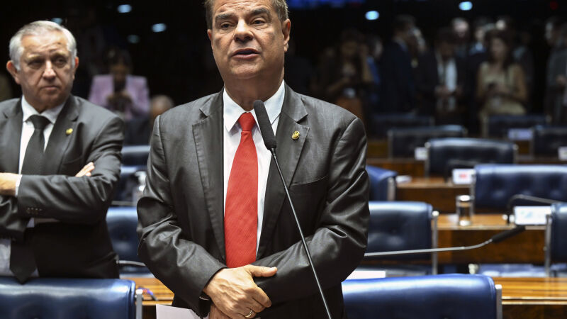 O senador sul-mato-grossense Nelsinho Trad (PSD) durante a votação do PL da Dosimetria