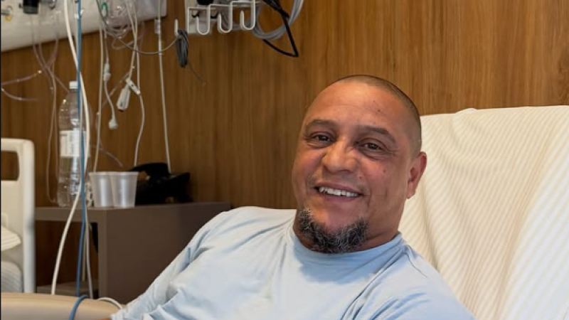 Roberto Carlos, ex-jogador e pentacampeão, no hospital onde passou por cirurgia cardiovascular