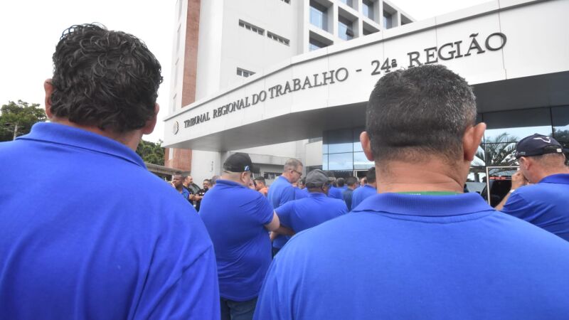 Muitos motoristas do Consórcio Guaicurus compareceram à audiência no Tribunal Regional do Trabalho 