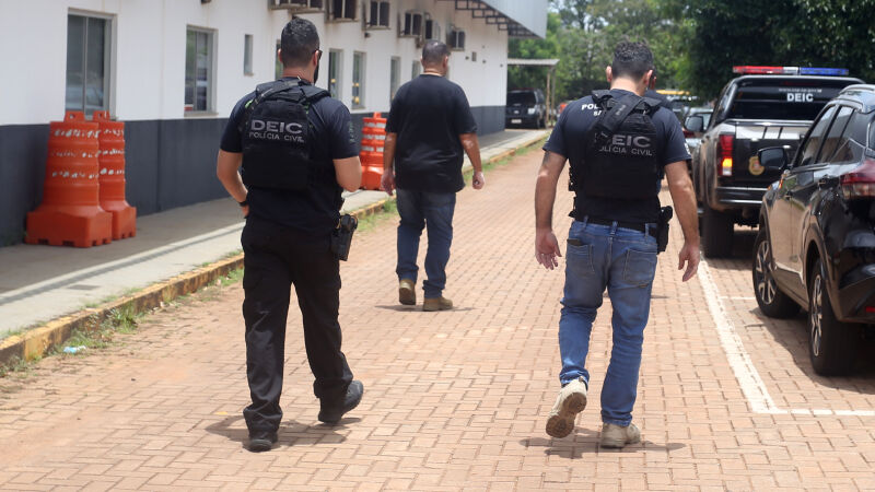Policiais do Departamento de Investigação Criminal de São Paulo (Deic) estiveram ontem em Campo Grande para cumprir mandados 