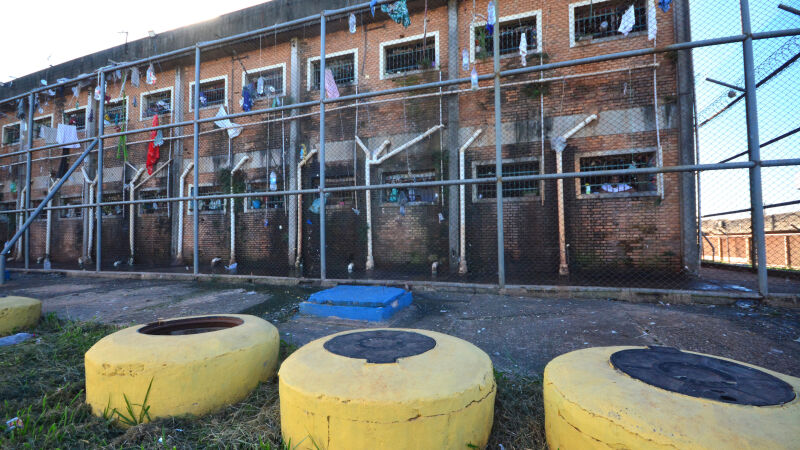 Superlotação de presídios em MS chega a 202%