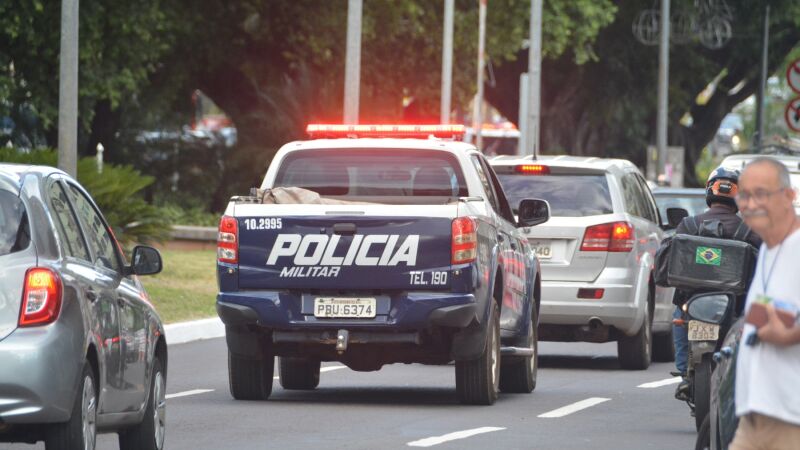Viatura da PMMS na avenida Afonso Pena