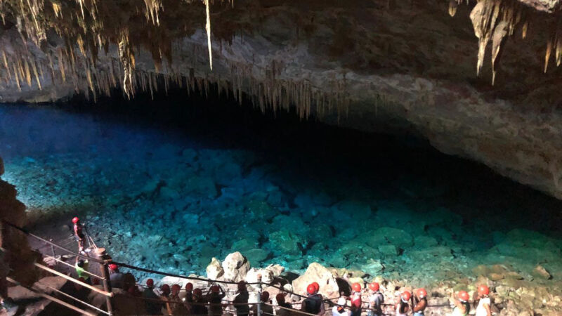 Gruta do Lago Azul, cartão postal de Bonito (MS)