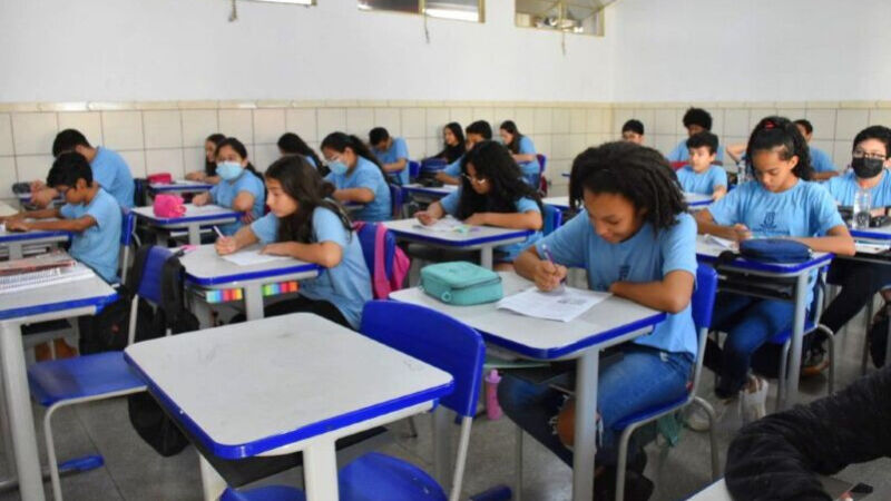 Medida prevê identificação por especialistas, aceleração escolar e enriquecimento curricular