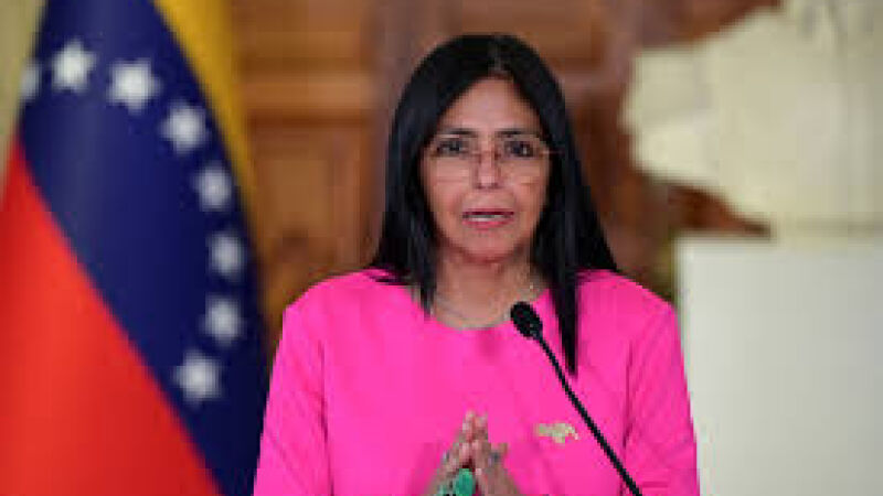 Além da vice-presidência, Delcy acumulava os cargos de ministra da economia e de presidente da petrolífera PDVSA