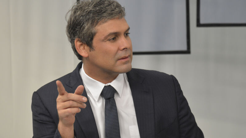 Lindbergh Farias (RJ) entende que os políticos ligados a Bolsonaro seguem com suas pretensões de golpismo ao defenderem intervenção armada dos EUA no Brasil