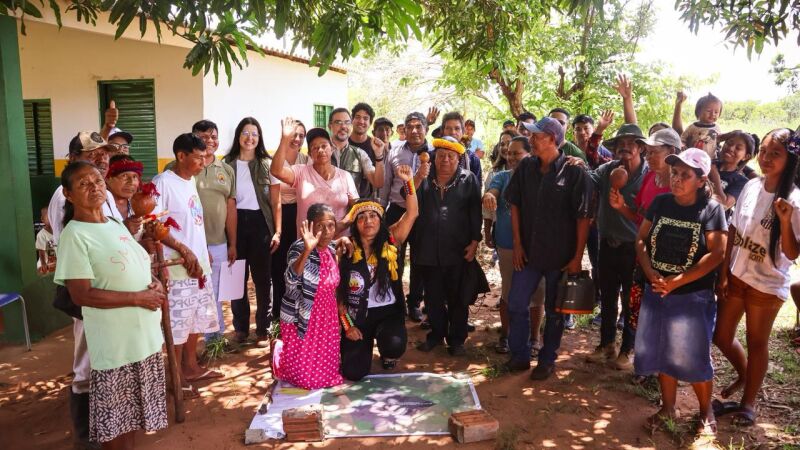 Moradores da aldeia Jarará e representantes do Governo Federal celebram o acordo que encerra longa disputa judicial  