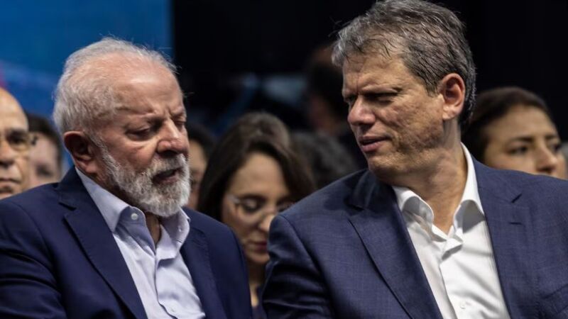 Embora não tenha, atualmente, apoio da família Bolsonaro, Tarcísio de Freitas tem o melhor desempenho na pesquisa