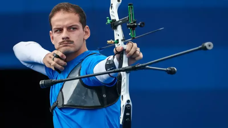 Brasileiro sobe ao pódio na França após recorde nacional na fase classificatória