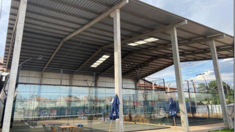 O espaço abriga 19 quadras, entre elas de beach tênis, padel, squash e futevôlei