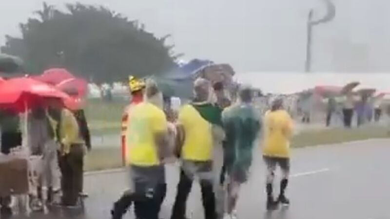 Não há informações até o momento sobre quantas pessoas ficaram feridas e qual foi a gravidade dos ferimentos.