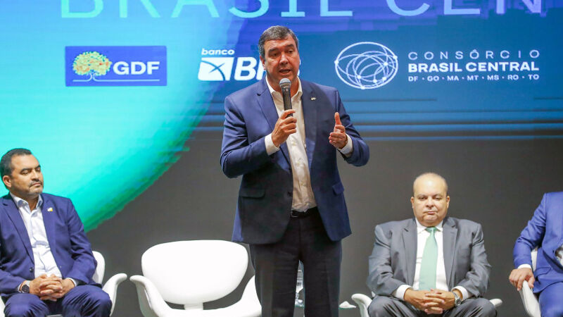 O governador Eduardo Riedel, durante discurso no Fórum dos Governadores do Brasil Central, no DF