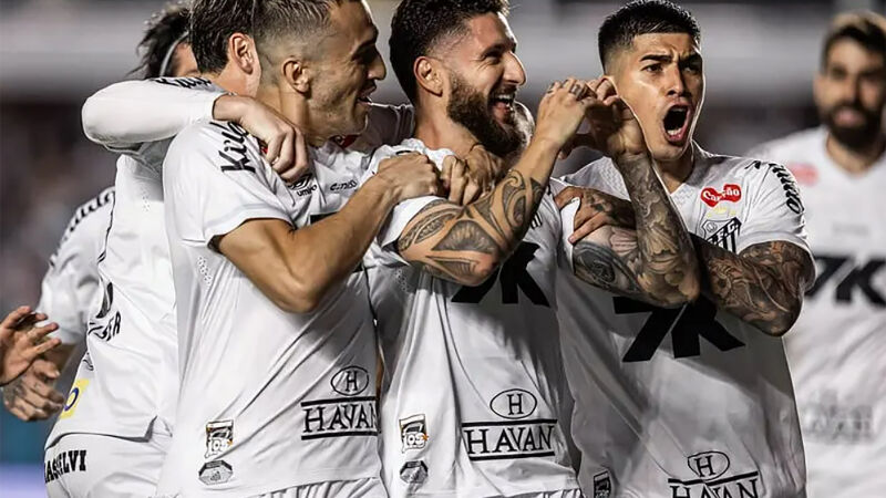  O Santos vive uma instabilidade dentro de campo com o técnico Juan Pablo Vojvoda ainda sem contar com o seu principal jogador: o atacante Neymar Júnior