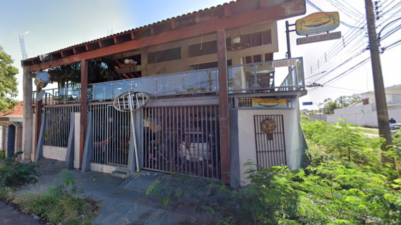 Casarão na rua Planalto está, atualmente, para venda