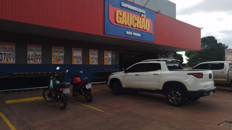 Como não havia informações nos produtos, como data de validade, entre outras, cerca de 2 toneladas tiveram que ser descartadas