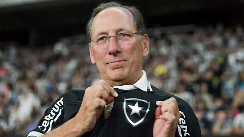 O empresário norte-americano John Textor é o dono da SAF que comprou o clube carioca no início de 2022 e fez investimentos 