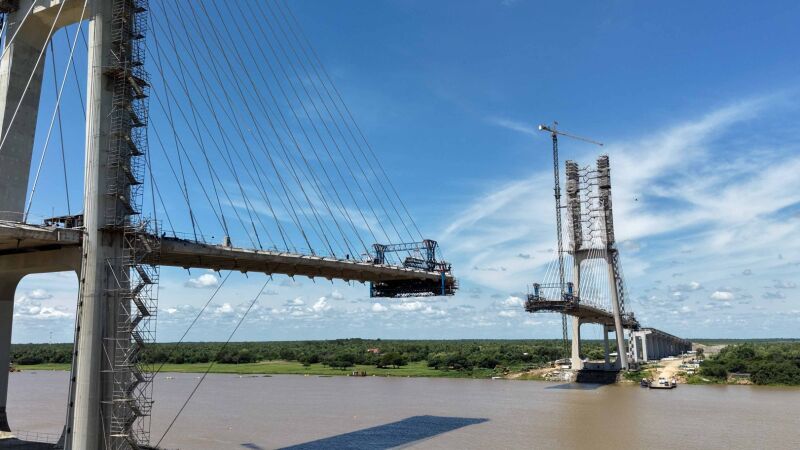 Duas metades da estrutura devem ser unidas no fim de maio