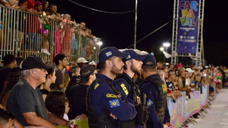GCMs garantindo a segurança do Carnaval na Praça do Papa
