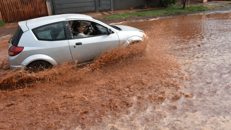 O grande volume de chuva causou transtornos em toda a cidade