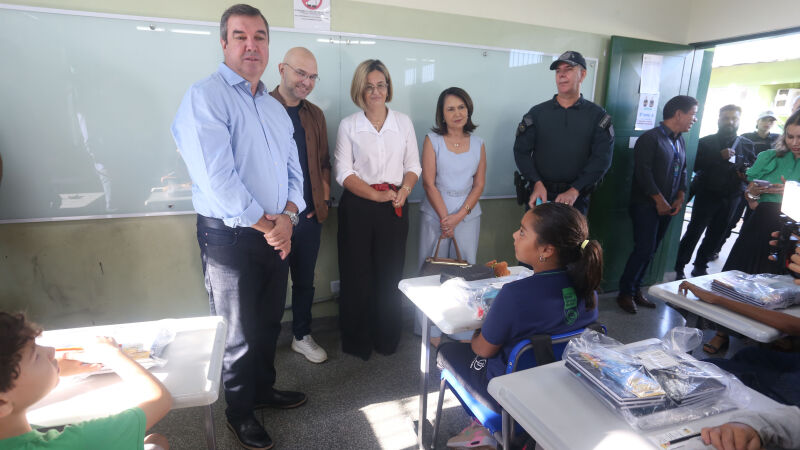 Governador Riedel deu boas vindas aos alunos no ano letivo 2026